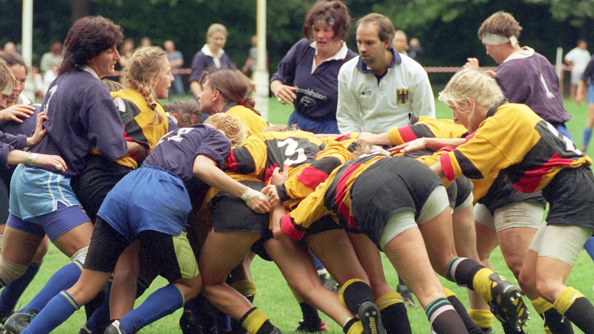 Temperamentvolle Szene beim Frauen-Rugby Temperamentvolle Szene beim Frauen-Rugby