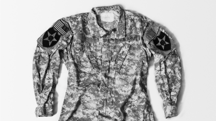 Schwarz-weiß-Foto einer Uniform der U.S. Army Schwarz-weiß-Foto einer Uniform der U.S. Army