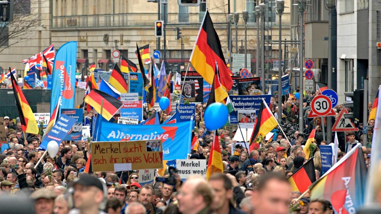 AfD-Anhänger demontrieren auf der Wilhelmstraße in Berlin AfD-Anhänger demontrieren auf der Wilhelmstraße in Berlin