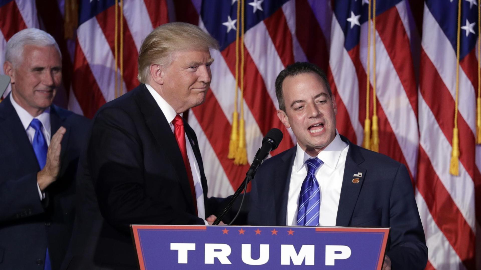 Der designierte US-Präsident Donald Trump (li.) und der Vorsitzende der Republikaner, Reince Priebus. Der designierte US-Präsident Donald Trump (li.) und der Vorsitzende der Republikaner, Reince Priebus.
