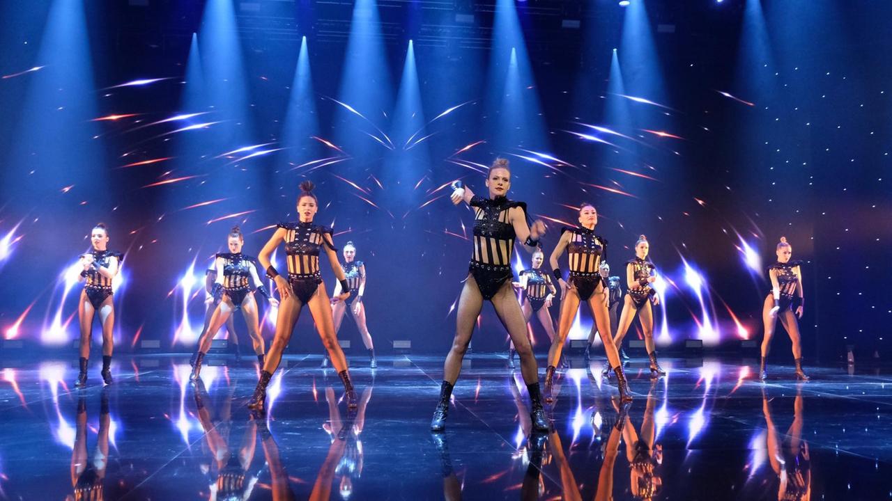 Tänzerinnen des Deutschen Fernsehballetts bei der Aufzeichnung der Show "Das Deutsche Fernsehballett - Die große Show zum Abschied" Tänzerinnen des Deutschen Fernsehballetts bei der Aufzeichnung der Show "Das Deutsche Fernsehballett - Die große Show zum Abschied"