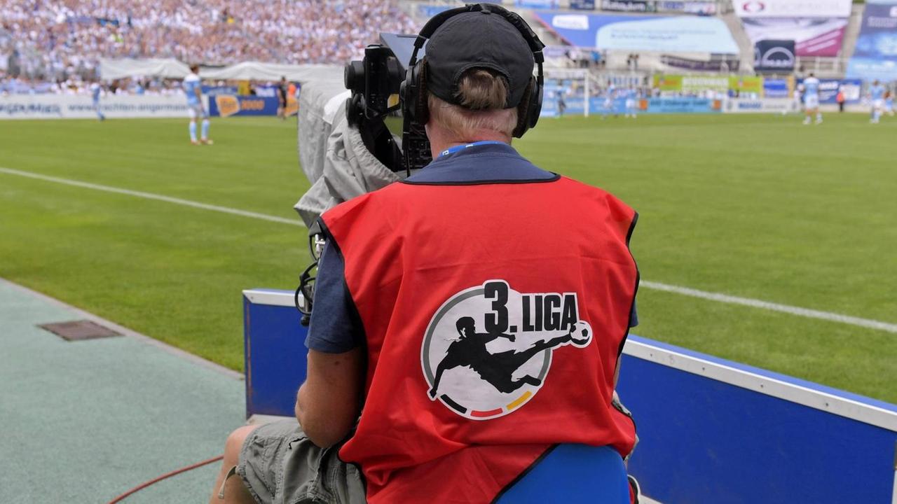 Kamermann bei einem Fußballspiel in München Kamermann bei einem Fußballspiel in München