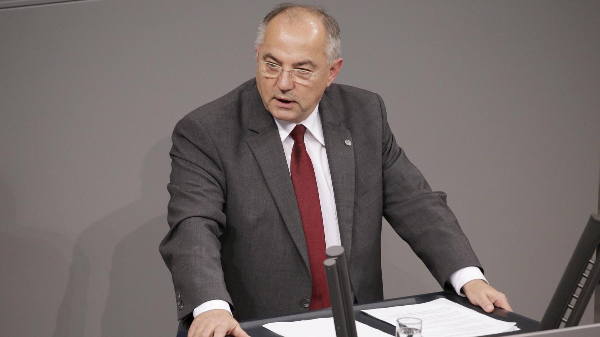 Josip Juratovic, SPD, spricht am 22. November 2017 im Deutschen Bundestag Josip Juratovic, SPD, spricht am 22. November 2017 im Deutschen Bundestag