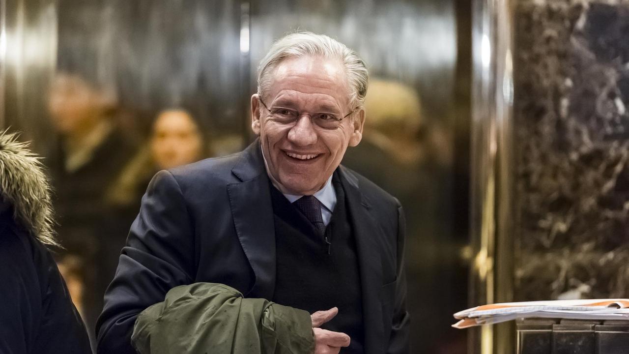 Journalist Bob Woodward is seen in the lobby of Trump Tower in New York (USA) on January 3, 2017. Foto: Albin Lohr-Jones/Consolidated/Pool/dpa | Verwendung weltweit Journalist Bob Woodward is seen in the lobby of Trump Tower in New York (USA) on January 3, 2017. Foto: Albin Lohr-Jones/Consolidated/Pool/dpa | Verwendung weltweit