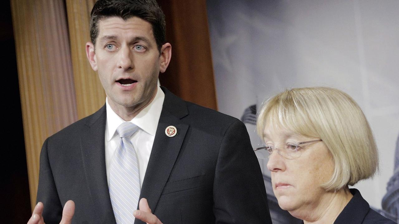 Das Bild zeigt die beiden Abgeordneten Paul Ryan und Patty Murray. Ryan steht links im Bild und erläutert gestenreich mit halb erhobenen Händen den erzielten Kompromiss. Rechts im Bild steht Murray und hört zu. Das Bild zeigt die beiden Abgeordneten Paul Ryan und Patty Murray. Ryan steht links im Bild und erläutert gestenreich mit halb erhobenen Händen den erzielten Kompromiss. Rechts im Bild steht Murray und hört zu.