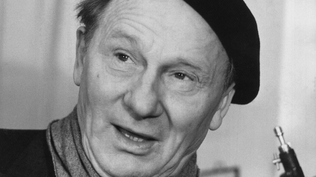 Der Sänger und Schauspieler Ernst Busch in einer historischen Aufnahme. Der Sänger und Schauspieler Ernst Busch in einer historischen Aufnahme.