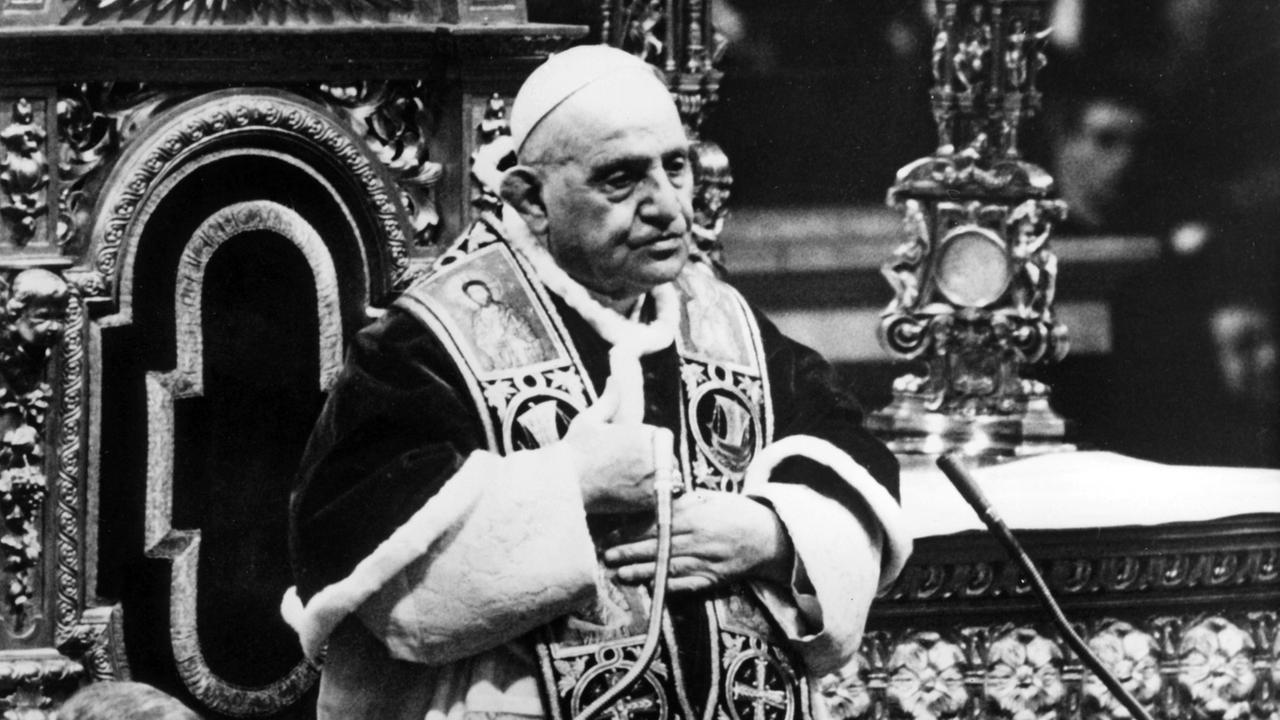 Papst Johannes XXIII. hält am 08.12.1962 im Petersdom eine Abschlussrede zum Ende der ersten Konzilsperiode des Zweiten Vatikanischen Konzils