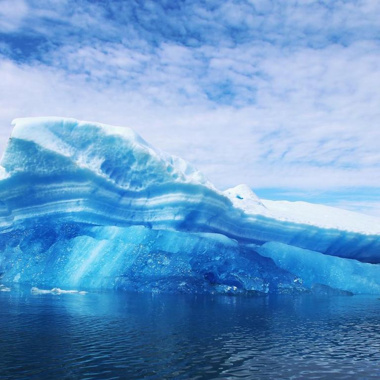 Abgebrochener Eisberg in Qaqortoq/Grönland