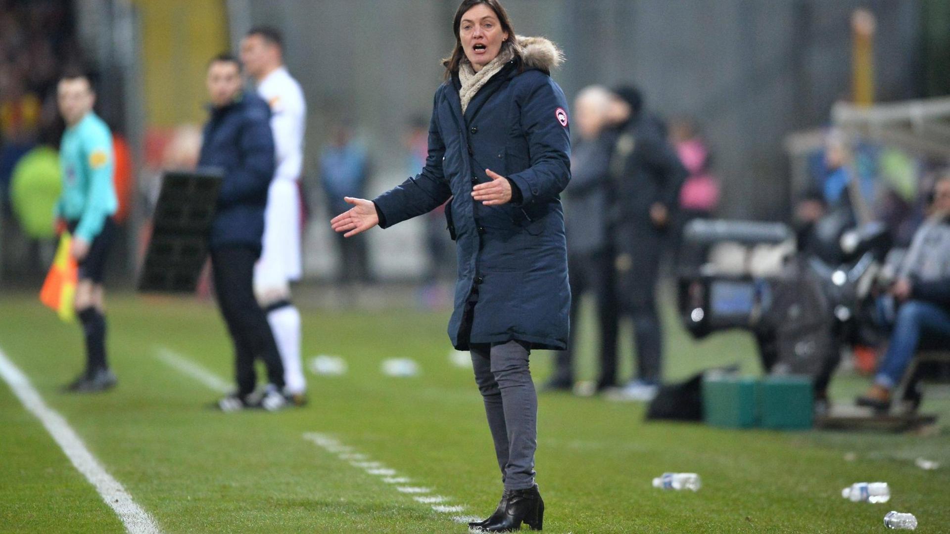 Corinne Diacre trainiert den französischen Zweitligisten Clermont Foot. Corinne Diacre trainiert den französischen Zweitligisten Clermont Foot.