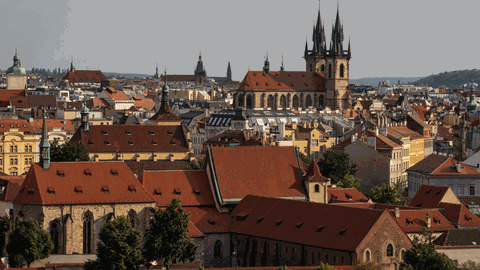 Blick auf die Prager Altstadt und das St.-Agnes-Kloster