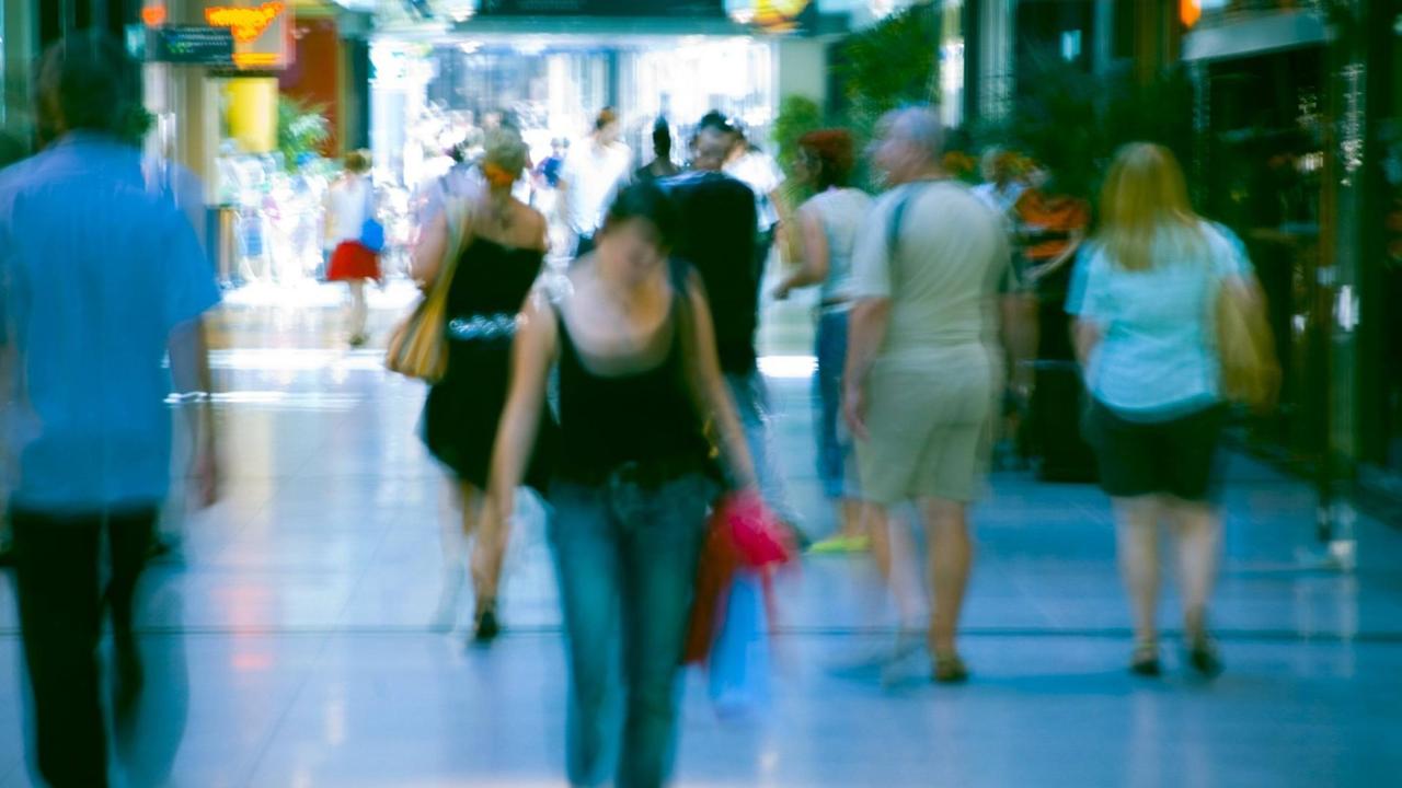 Menschen in einem Einkaufszentrum - Humans in a shopping centre BLWX082050 Copyright: xblickwinkel/McPhotox/AlfredxSchauhuberx People in a Shopping Centre Humans in a Shopping Centre Copyright xblickwinkel McPHOTOx AlfredxSchauhuberx Menschen in einem Einkaufszentrum - Humans in a shopping centre BLWX082050 Copyright: xblickwinkel/McPhotox/AlfredxSchauhuberx People in a Shopping Centre Humans in a Shopping Centre Copyright xblickwinkel McPHOTOx AlfredxSchauhuberx