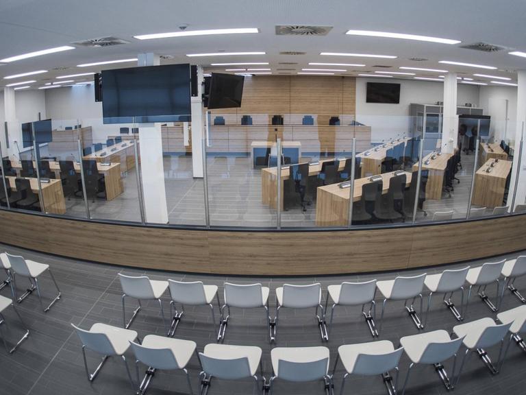 Der neue Saal im Oberlandesgericht Dresden, in dem die Verhandlung zur Gruppe Freital stattfindet.