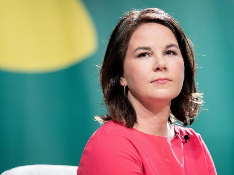 Politischer Aschermittwoch in Berlin - Bündnis 90/Die Grünen: Annalena Baerbock, Bundesvorsitzende von Bündnis 90/Die Grünen, nimmt am digitalen Politischen Aschermittwoch ihrer Partei in der Heinrich-Böll-Stiftung teil. Wegen der Corona-Krise findet der Politische Aschermittwoch in diesem Jahr erstmals digital statt.