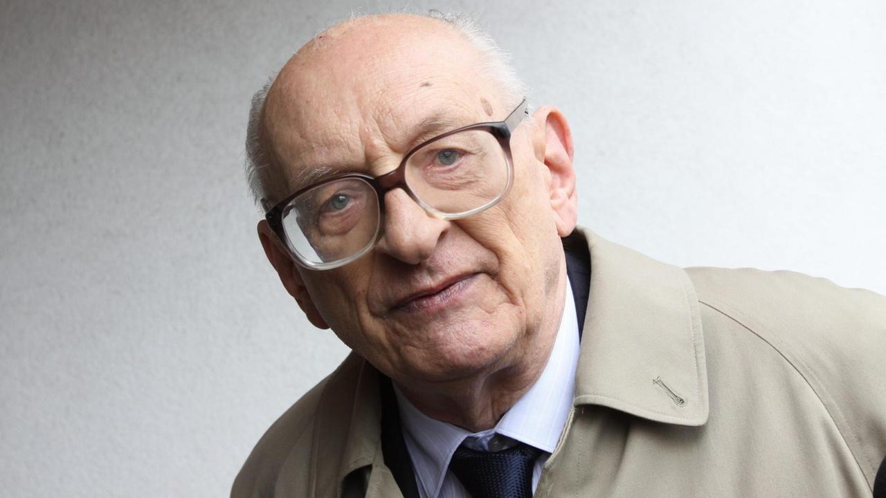 Porträt des im April 2015 verstorbenen Professor Wladyslaw Bartoszewski, dem ehemaligen Außenminister Polens, Journalist, Historiker und Konzentrationslager-Überlebender.
Porträt des im April 2015 verstorbenen Professor Wladyslaw Bartoszewski, dem ehemaligen Außenminister Polens, Journalist, Historiker und Konzentrationslager-Überlebender.