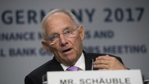 Bundesfinanzminister Wolfgang Schäuble (CDU) spricht nach einem Treffen der Finanzminister und Notenbankchefs in Washington.