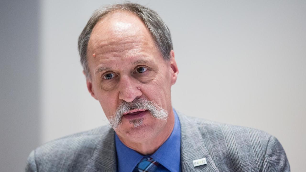 Joseph de Pencier, der Geschäftsführer der INADO (Institute of National Anti-Doping Organizations), nimmt am 27.10.2016 in Bonn (Nordrhein-Westfalen) an einer Diskussionsrunde der Nationalen Anti Doping Agentur Deutschland (NADA) teil. Joseph de Pencier, der Geschäftsführer der INADO (Institute of National Anti-Doping Organizations), nimmt am 27.10.2016 in Bonn (Nordrhein-Westfalen) an einer Diskussionsrunde der Nationalen Anti Doping Agentur Deutschland (NADA) teil.