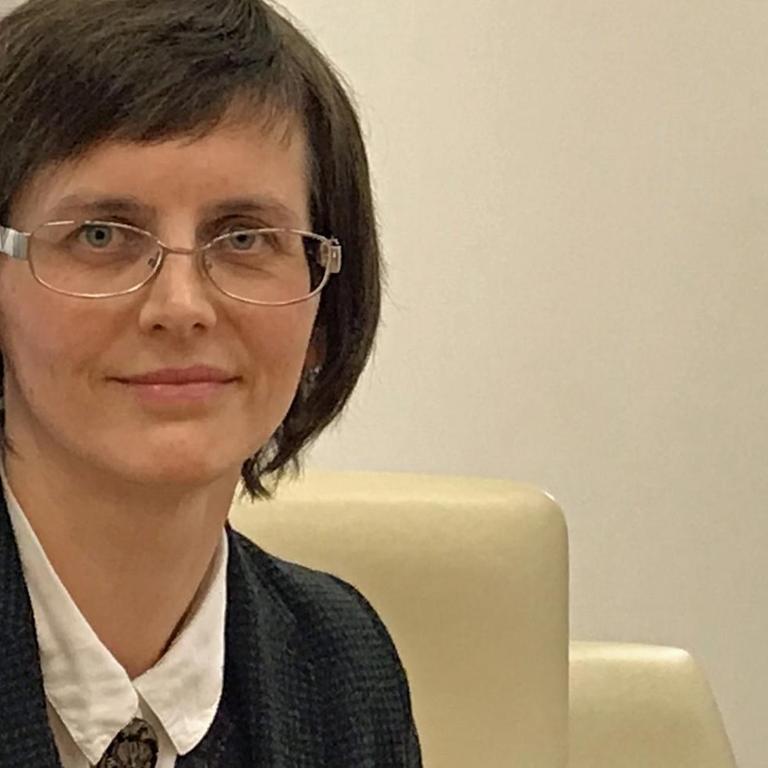 Kommunalpolitikerin Elizabete Krivcova von der als russlandfreundlich geltenden Partei "Harmonie" bringt mit ihren Positionen nicht nur ihre politischen Widersacher gegen sich auf