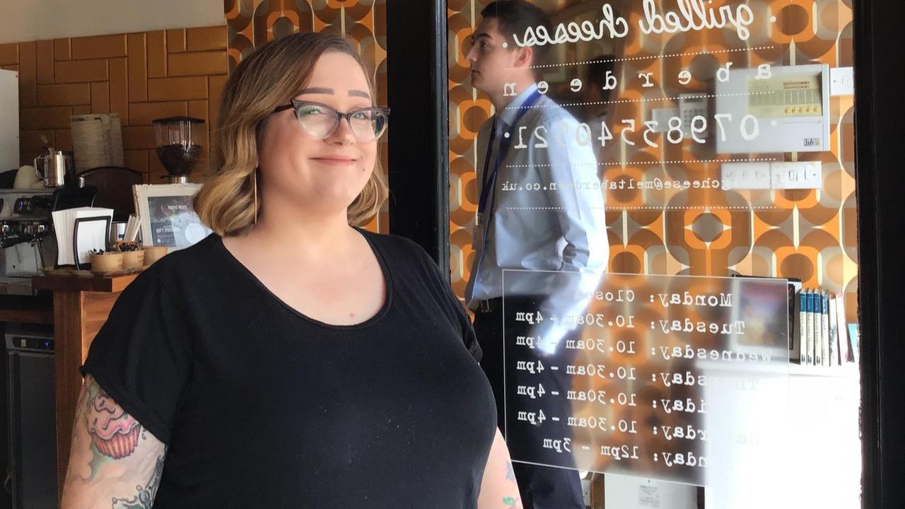 Mechelle Clark am Eingang zu ihrem Imbiss "Melt" in der schottischen Stadt Aberdeen Mechelle Clark am Eingang zu ihrem Imbiss "Melt" in der schottischen Stadt Aberdeen