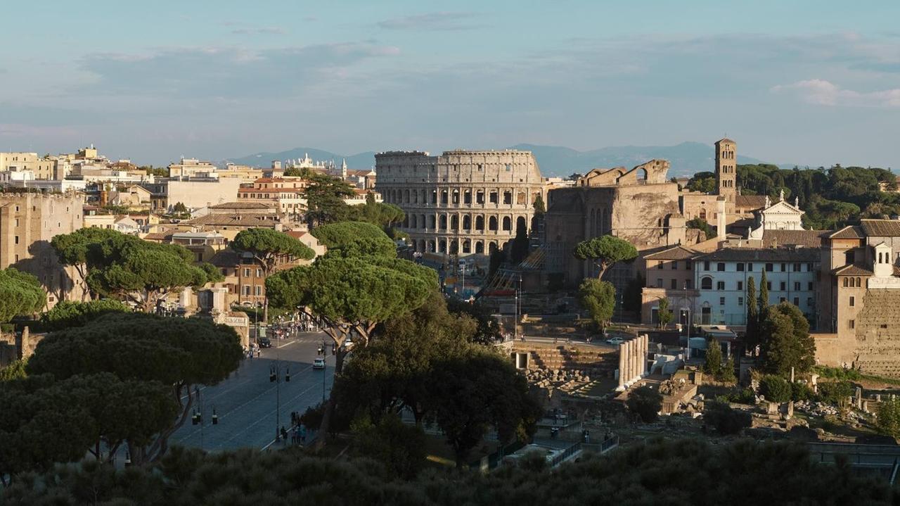 Blick auf Rom mit Colosseum. Blick auf Rom mit Colosseum.