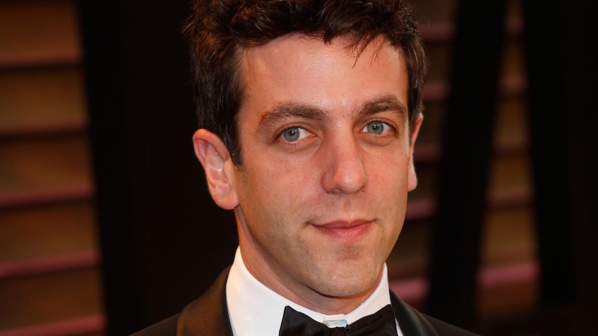 Der Schauspieler, Drehbuchautor, Komiker und Autor B.J. Novak bei der Oscar-Party von "Vanity Fair" in Hollywood am 2. März 1914 Der Schauspieler, Drehbuchautor, Komiker und Autor B.J. Novak bei der Oscar-Party von "Vanity Fair" in Hollywood am 2. März 1914