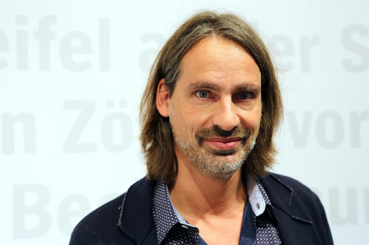 Richard David Precht stellt am 20.10.2016 sein Buch "Tiere denken" beim Spiegel auf der Buchmesse Frankfurt vor. Foto: Susannah V. Vergau / dpa | Verwendung weltweit Richard David Precht stellt am 20.10.2016 sein Buch "Tiere denken" beim Spiegel auf der Buchmesse Frankfurt vor. Foto: Susannah V. Vergau / dpa | Verwendung weltweit