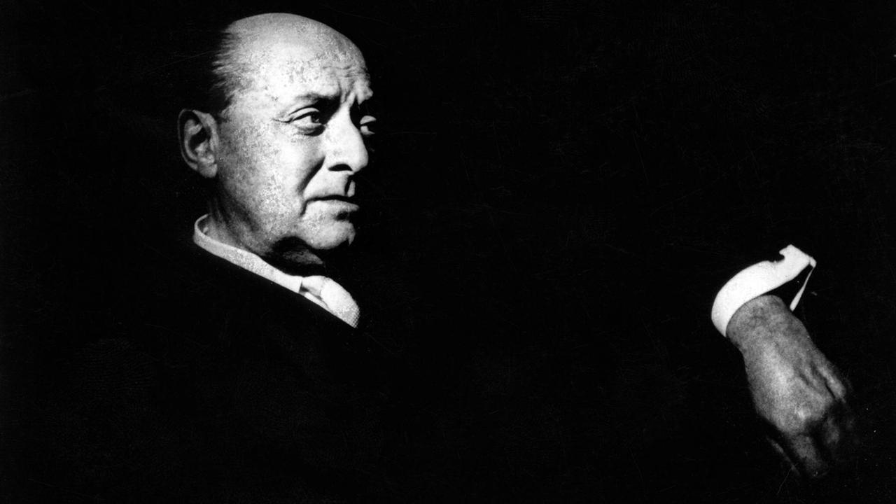 Der deutsche Arzt, Dichter und Essayist Gottfried Benn. Der deutsche Arzt, Dichter und Essayist Gottfried Benn.
