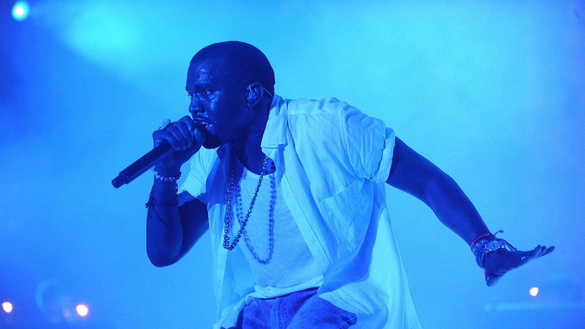 Rapmusiker Kanye West tritt 2011 beim 10. Austin City Limits Music Festival auf. Rapmusiker Kanye West tritt 2011 beim 10. Austin City Limits Music Festival auf.