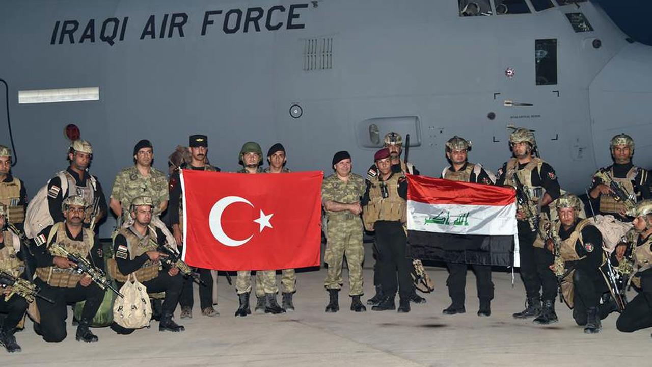 Türkische und irakische Truppen halten ein gemeinsames Manöver ab. Türkische und irakische Truppen halten ein gemeinsames Manöver ab.