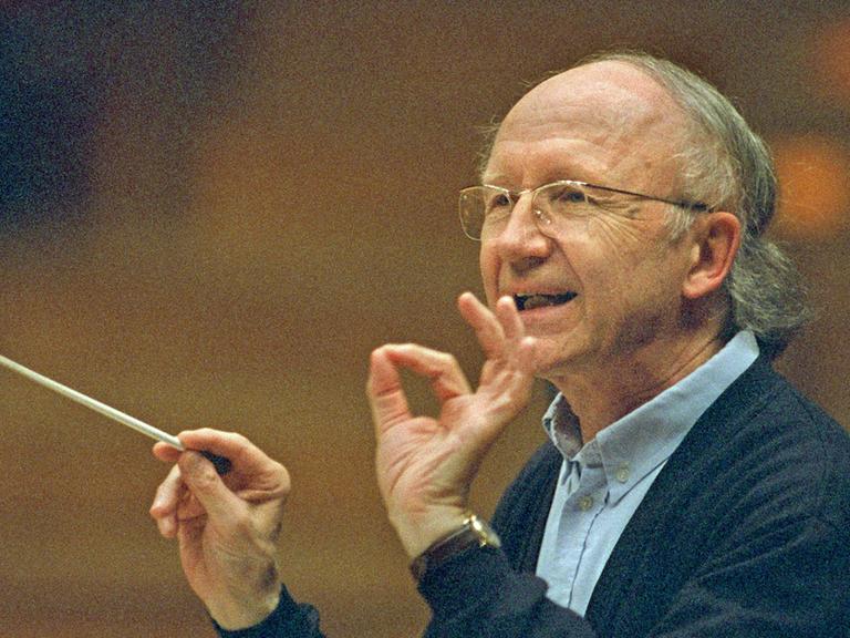 Heinz Holliger, Schweizer Dirigent, Komponist und Oboist, aufgenommen am 02.05.2004 bei einer Pobe in Köln.