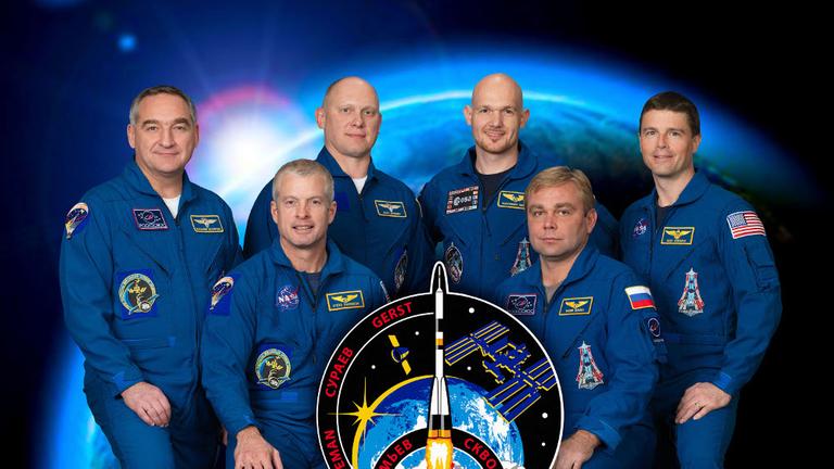 Drei Russen, zwei Amerikaner, ein Deutscher: Ein Gruppenfoto von Astronauten der ISS. Drei Russen, zwei Amerikaner, ein Deutscher: Ein Gruppenfoto von Astronauten der ISS.