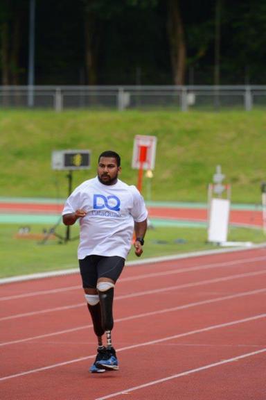 Der unterschenkelamputierte Retrorunner Dwayne Fernandes Der unterschenkelamputierte Retrorunner Dwayne Fernandes