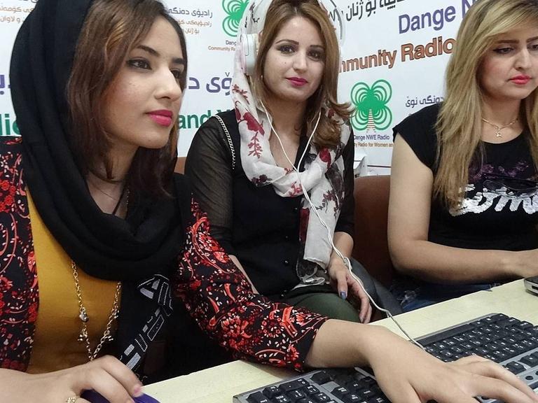 In Halabdscha machen drei Frauen engagiert Radio, vor allem für Flüchtlinge und andere Frauen