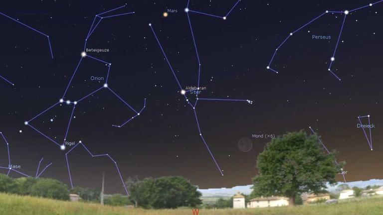 Die hauchdünne Mondsichel steht am Mittwoch Abend unterhalb der Plejaden im Stier (Stellarium) Die hauchdünne Mondsichel steht am Mittwoch Abend unterhalb der Plejaden im Stier (Stellarium)