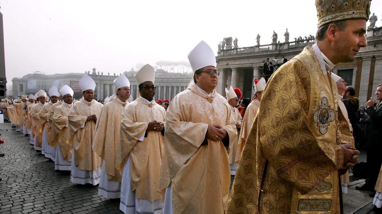 Die Weltbischofssynode tagt vom 4. Oktober bis 25. Oktober 2015 in Rom.