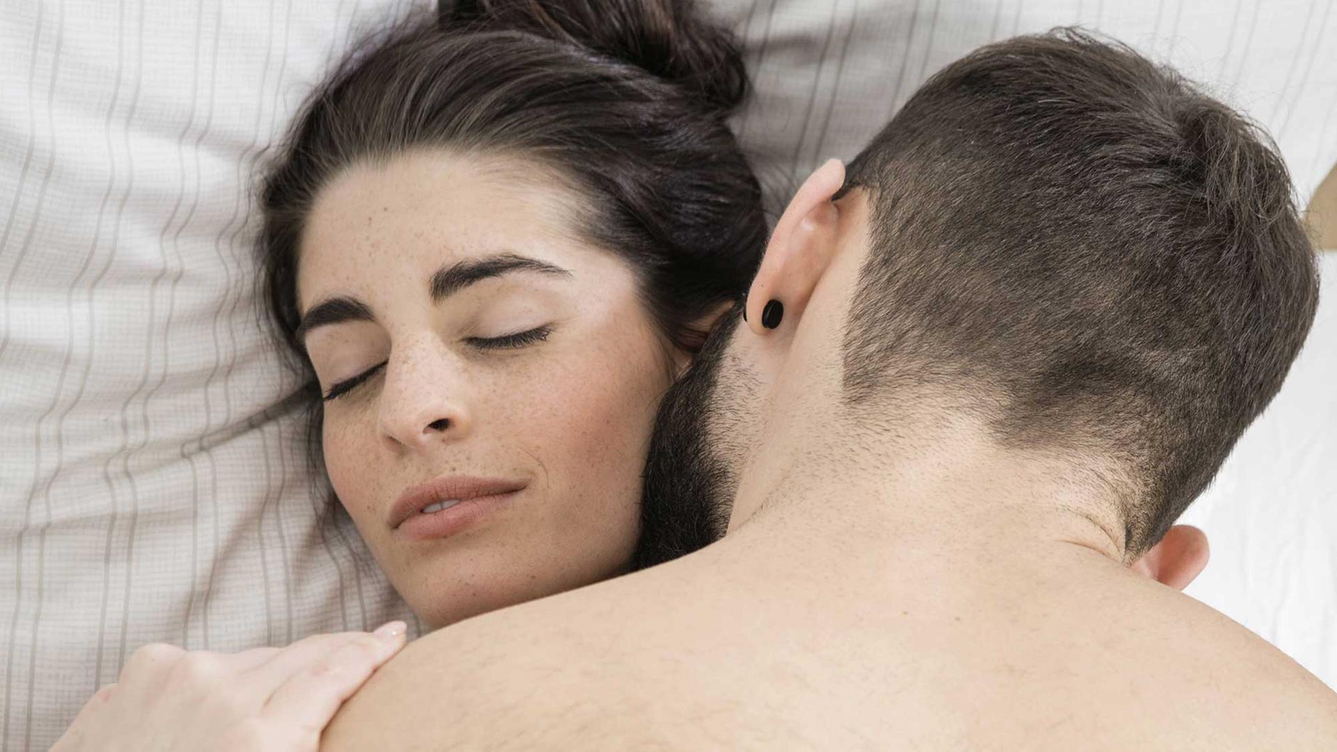 Ein Liebespaar im Bett Ein Liebespaar im Bett