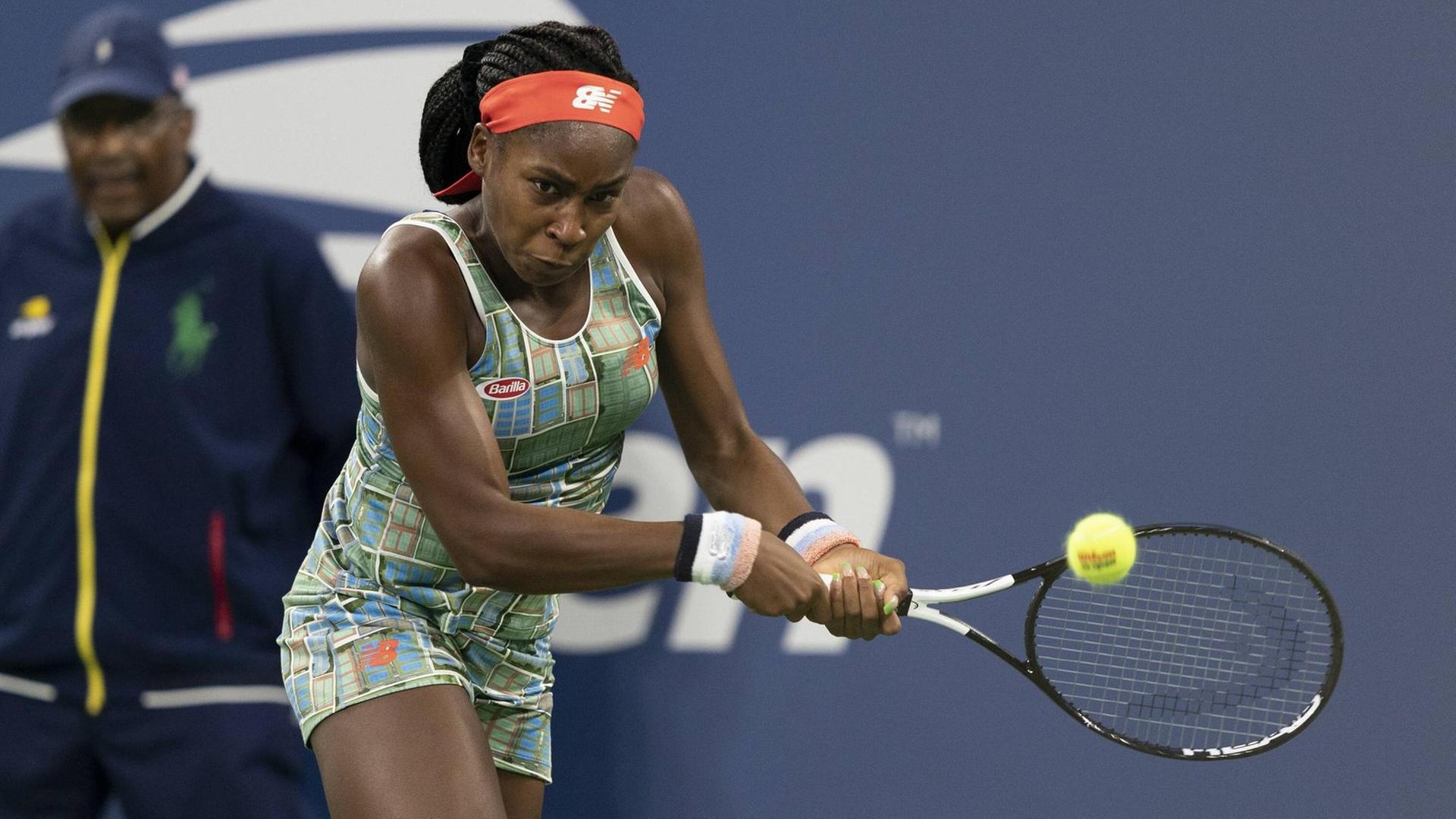 Coco Gauff verzieht bei einem Rückhandschlag das Gesicht Coco Gauff verzieht bei einem Rückhandschlag das Gesicht
