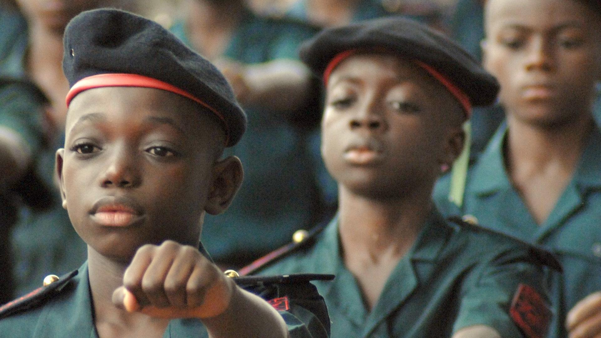 Kindersoldaten in der Elfenbeiküste: Mit politischen Themen wie diesem beschäftigen sich viele afrikanische Künstler Kindersoldaten in der Elfenbeiküste: Mit politischen Themen wie diesem beschäftigen sich viele afrikanische Künstler