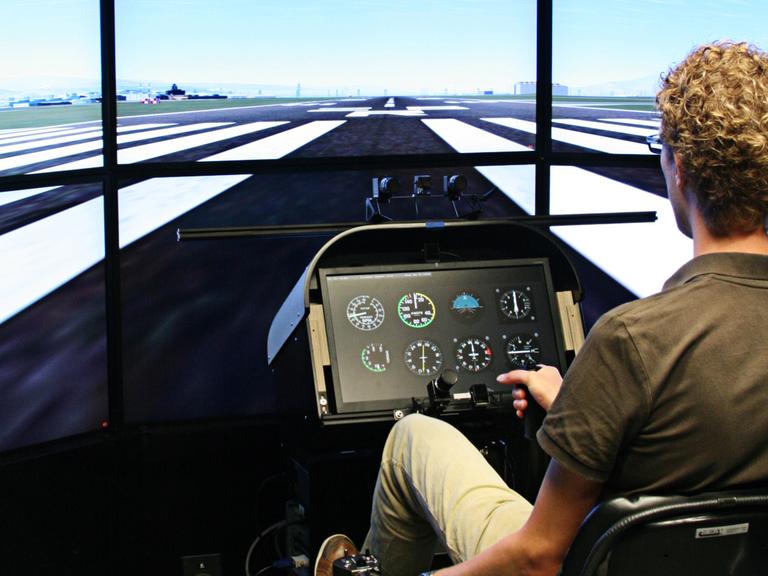 Blick in einen Flugsimulator des MPI für biologische Kybernetik. Blick in einen Flugsimulator des MPI für biologische Kybernetik.