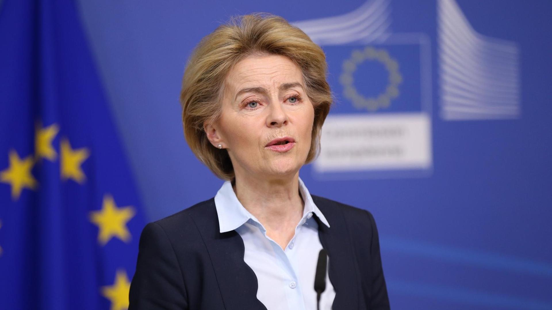EU-Kommissionspräsidentin Ursula von der Leyen spricht nach dem wöchentlichen Treffren der EU-Kommission in Brüssel EU-Kommissionspräsidentin Ursula von der Leyen spricht nach dem wöchentlichen Treffren der EU-Kommission in Brüssel