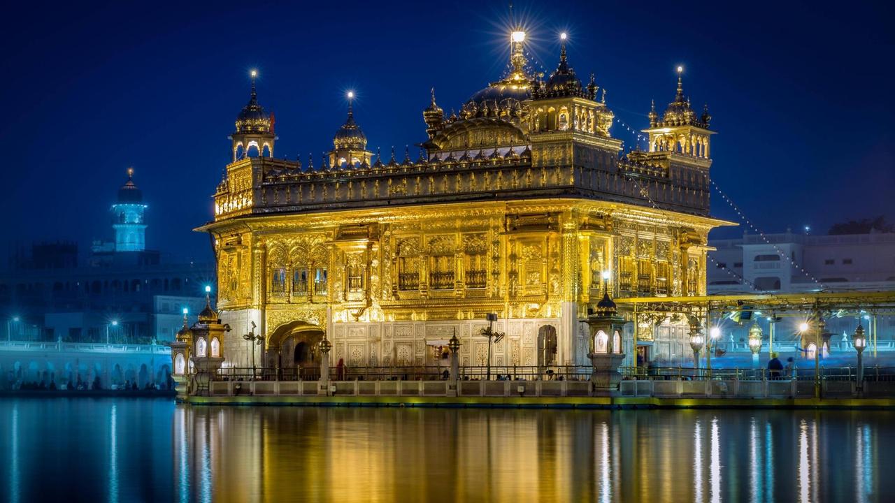 Harmandir Sahib - der "Goldene Tempel" in der Stadt Amritsar, Indien