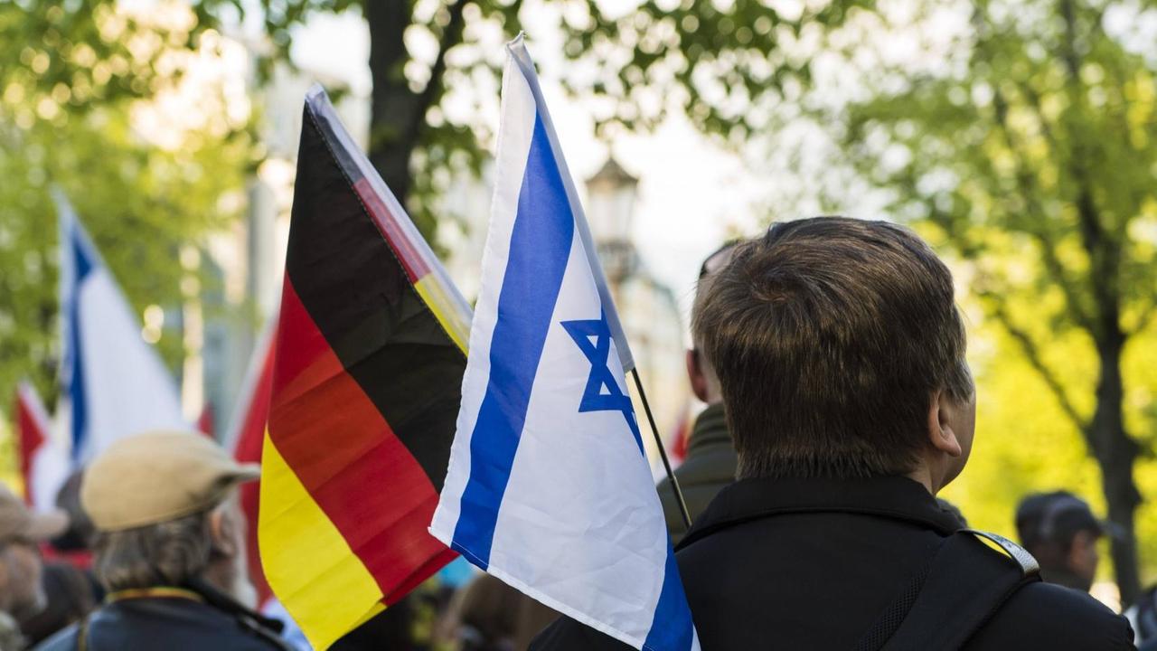Eine Demonstration zum Jewish Holocaust Memorial Day am 27. April 2017 in Berlin Eine Demonstration zum Jewish Holocaust Memorial Day am 27. April 2017 in Berlin