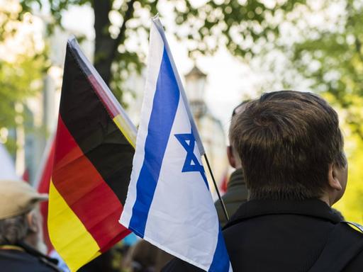 Eine Demonstration zum Jewish Holocaust Memorial Day am 27. April 2017 in Berlin, Deutschland