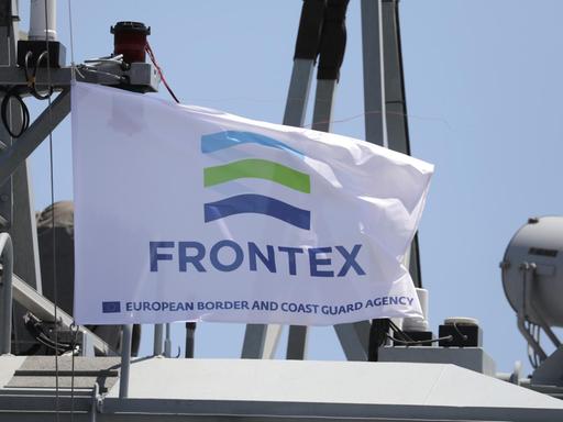 Die Fahne der Europäischen Agentur für die Grenz- und Küstenwache Frontex