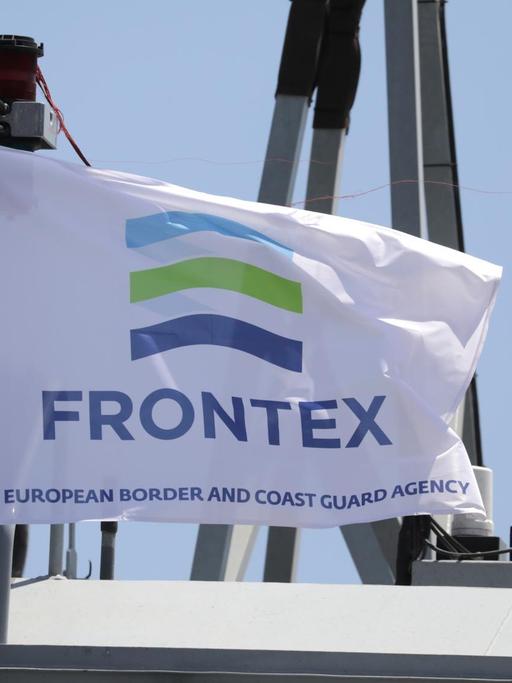 Die Fahne der Europäischen Agentur für die Grenz- und Küstenwache Frontex
