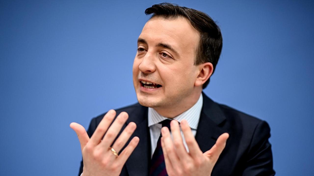 Paul Ziemiak, CDU-Generalsekretär, informiert über den kommenden Parteitag. Paul Ziemiak, CDU-Generalsekretär, informiert über den kommenden Parteitag.