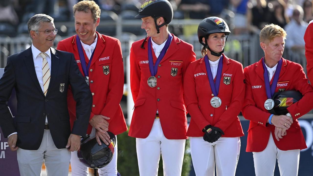 Simone Blum, Christian Ahlmann, Marcus Ehning and Daniel Deusser GER win silver during the Longines FEI Jumping European Championship, EM, Europameisterschaft 2019 on August 23 2019 in Rotterdam, Netherlands. NOxTHIRDxPARTYxSALES. PUBLICATIONxINxGERxSUIxAUTxHUNxONLY (110349401) Simone Blum, Christian Ahlmann, Marcus Ehning and Daniel Deusser GER win silver during the Longines FEI Jumping European Championship, EM, Europameisterschaft 2019 on August 23 2019 in Rotterdam, Netherlands. NOxTHIRDxPARTYxSALES. PUBLICATIONxINxGERxSUIxAUTxHUNxONLY (110349401)