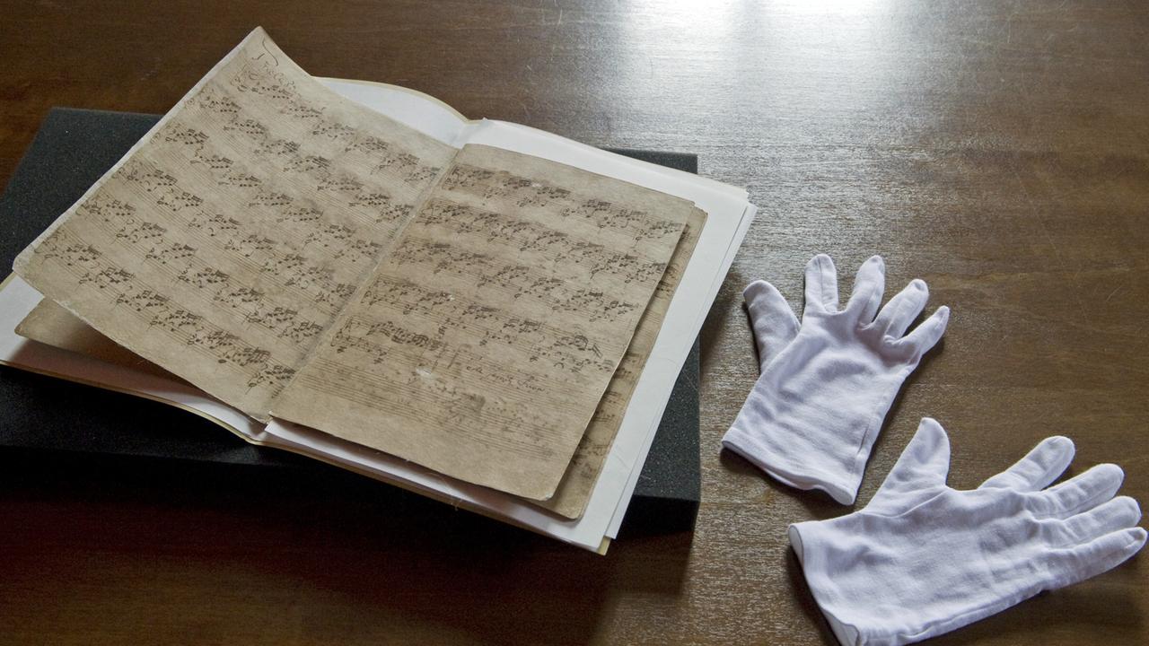 Die Autographen des "Wohltemperierten Klaviers" von Johann Sebastian Bach werden in der Staatsbibliothek in Berlin aufbewahrt. Die Autographen des "Wohltemperierten Klaviers" von Johann Sebastian Bach werden in der Staatsbibliothek in Berlin aufbewahrt.