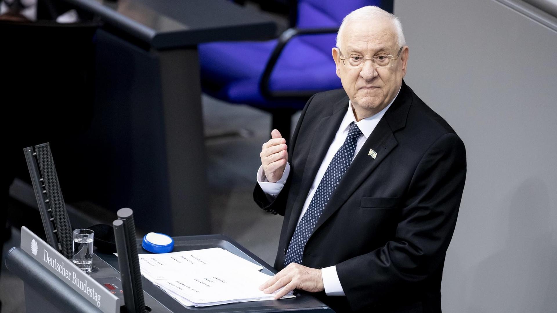 Der israelische Staatspräsident Reuven Rivlin spricht bei der Gedenkstunde für die Opfer des Nationalsozialismus im Deutschen Bundestag Der israelische Staatspräsident Reuven Rivlin spricht bei der Gedenkstunde für die Opfer des Nationalsozialismus im Deutschen Bundestag