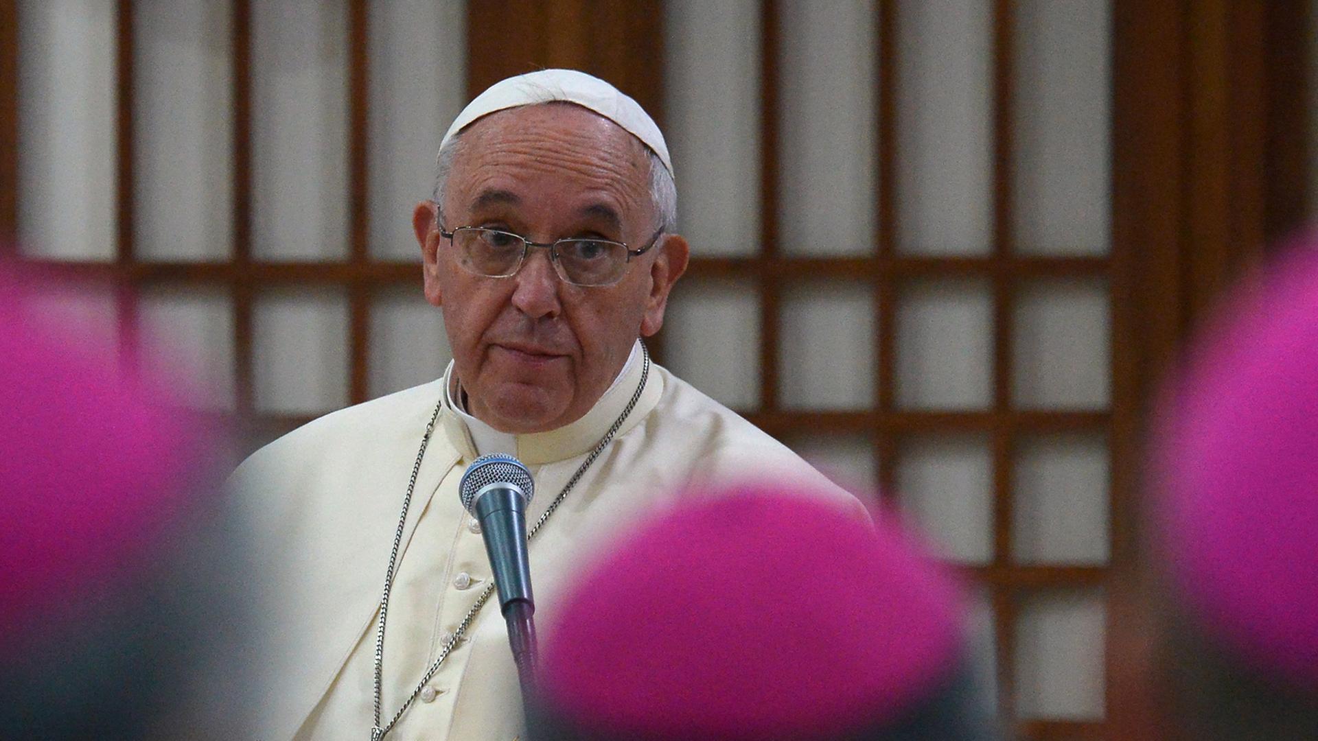 Der Papst wünscht sich also ausdrücklich eine offene Diskussion. Der Papst wünscht sich also ausdrücklich eine offene Diskussion.