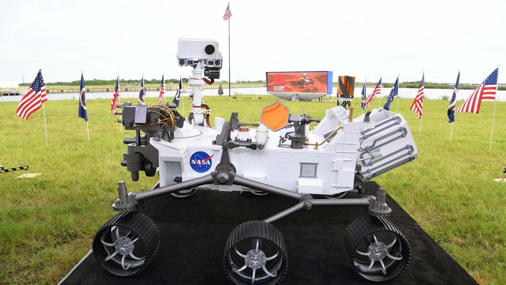 Ein Modell des Mars-Rovers "Perseverance" im Kennedy Space Center, in Florida, USA am 29. Juli 2020. Ein Modell des Mars-Rovers "Perseverance" im Kennedy Space Center, in Florida, USA am 29. Juli 2020.
